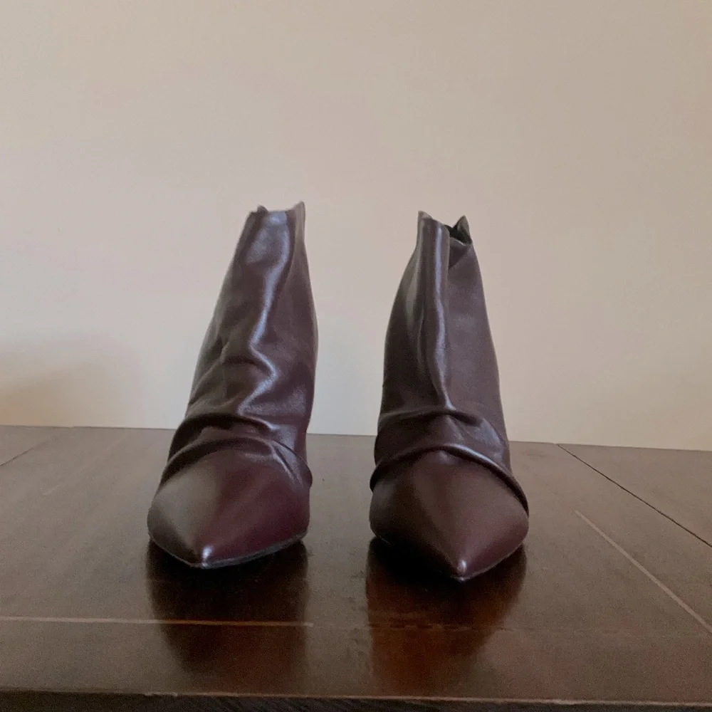 NWT - Bianca Di - Scrunch Ankle Boot in Bordeaux Leather - EU 39 / US 8.5-9